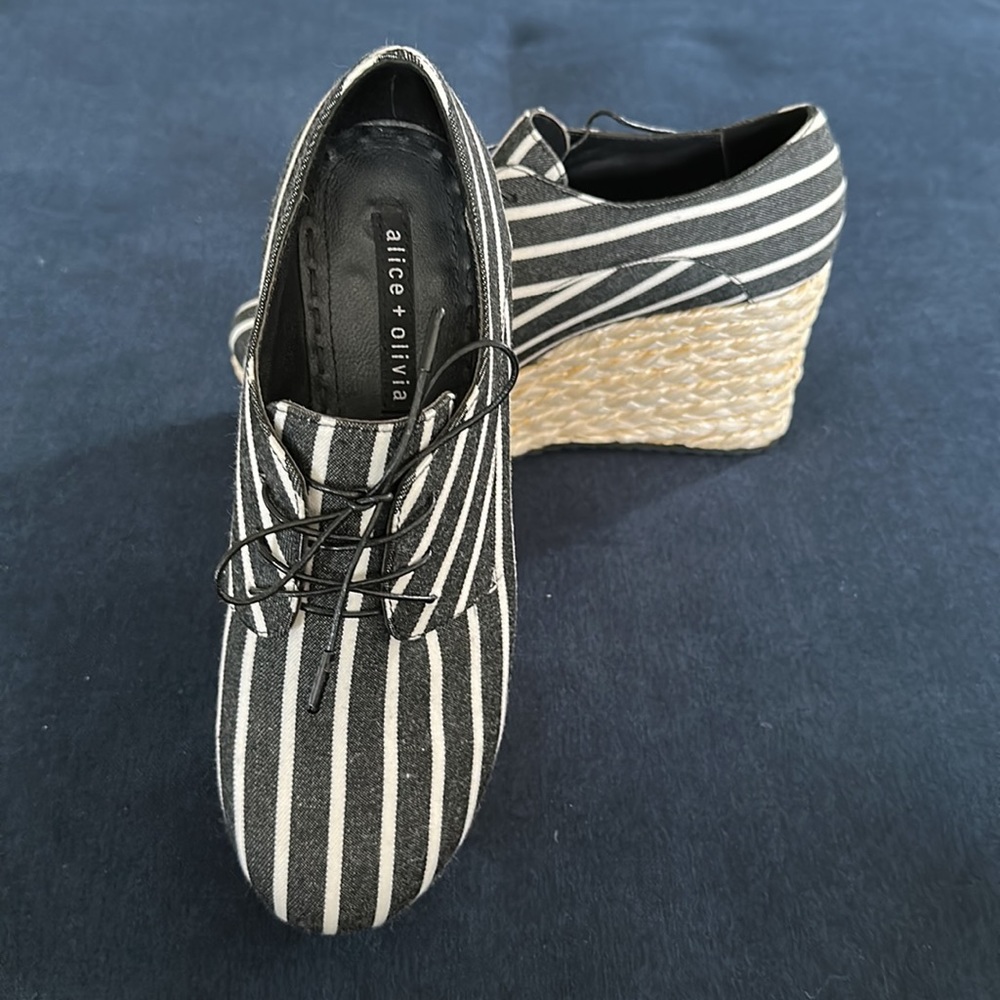 Alice + Olivia espadrilles platform shoes 👟 new , size 38. Leather lace.
